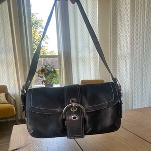 Coach K05S-9434: Black Leather Shoulder Bag